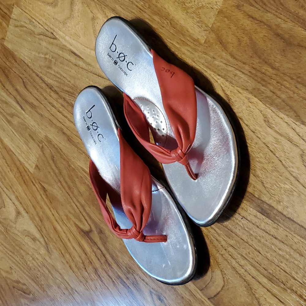 b.o.c. Born Concept Women's Coral And Silver Thong Sandals Flip Flops Size 7 - Picture 2 of 14